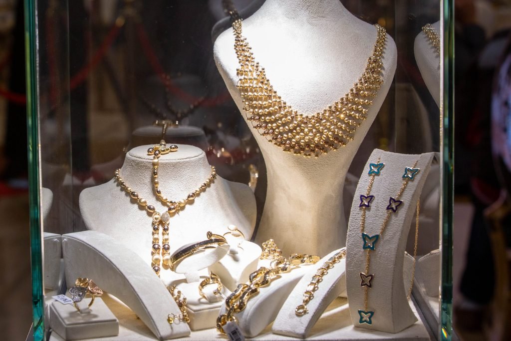 مصلحة دمغ المصوغات تفتح التسجيل واستصدار ترخيص مزاولة المهنة للتجار بالمحافظات بدءا من الغد .